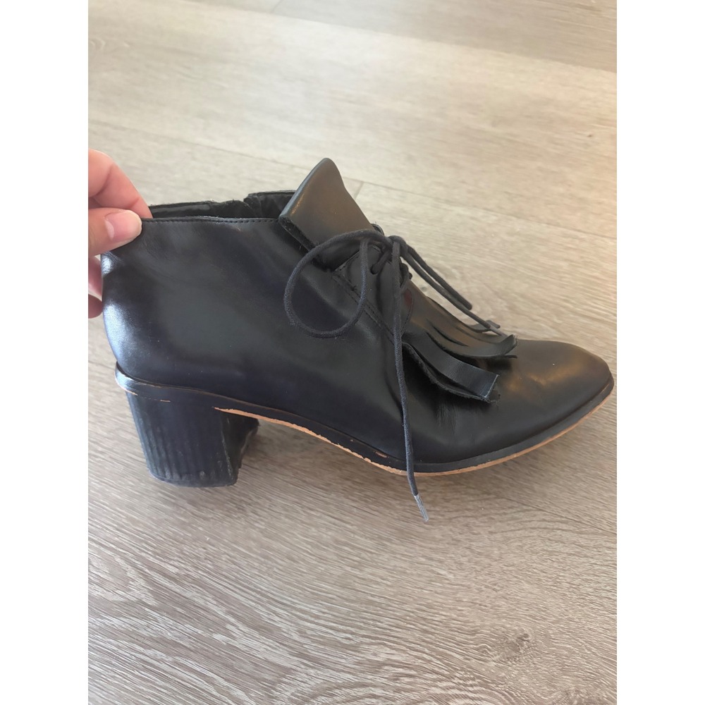 French Connection Black Leather Kiltie Fringe Lace Up Block Heel Booties Size 10